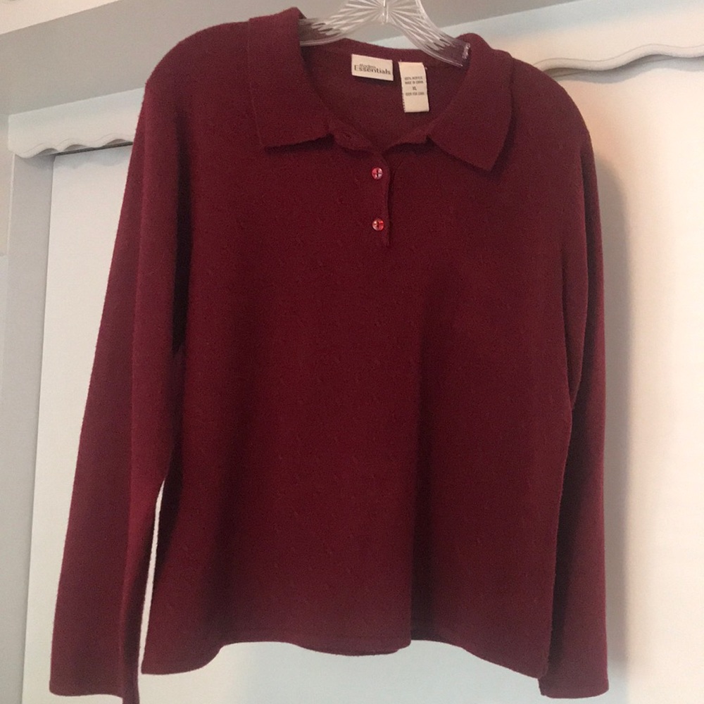 Modern Essentials long sleeve with collar and 3 buttons